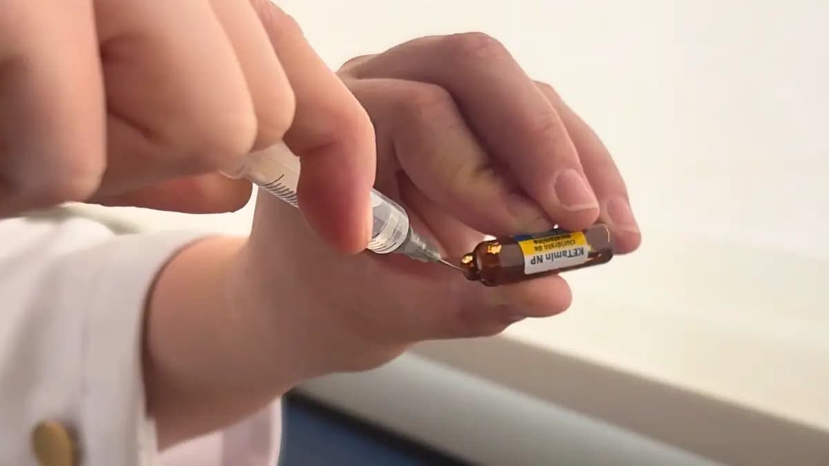 Aplicação de Escetamina Intravenosa com monitorização médica
